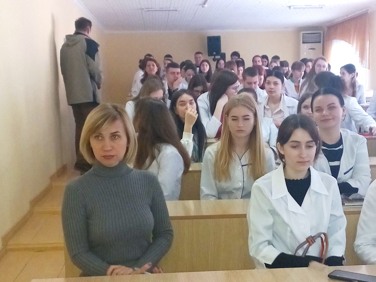 Випускники Чемеровецького медичного фахового коледжу знайомляться з особливостями вступної кампанії 2024 року